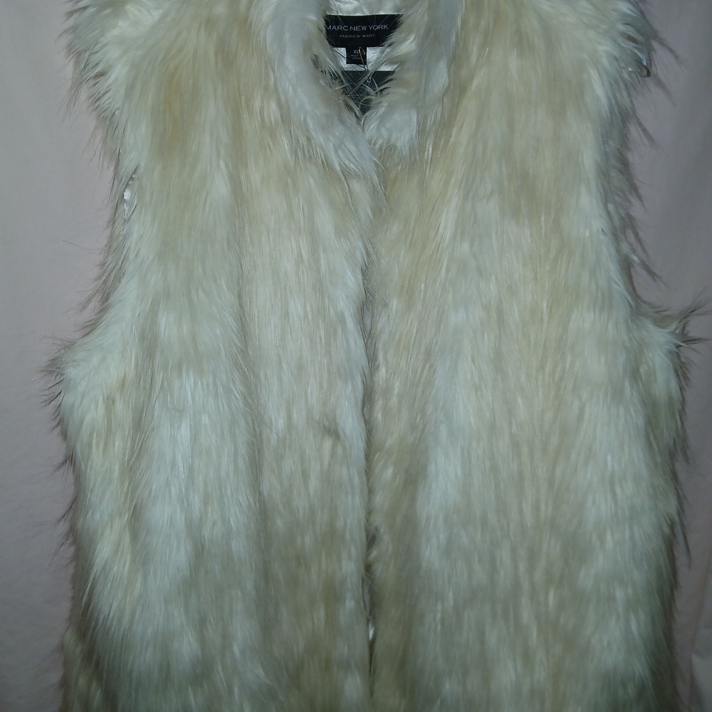 **NWT***Faux Fur Vest in Cream by Marc New York